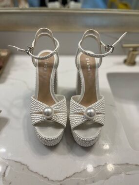 Gianni Bini - Beaded Pearl Accent White Platform Sandals - Women